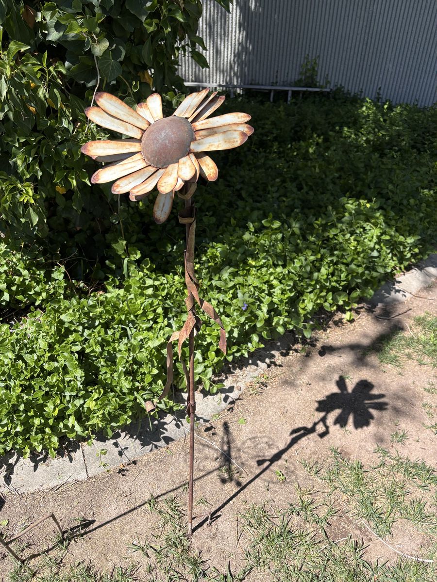 Tall rustic flower yard art stake