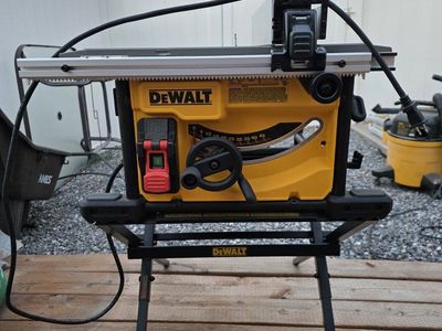 DEWALT DWE7485 8-1/4" 15A Compact Jobsite Table Saw with Stand - 5800 RPM