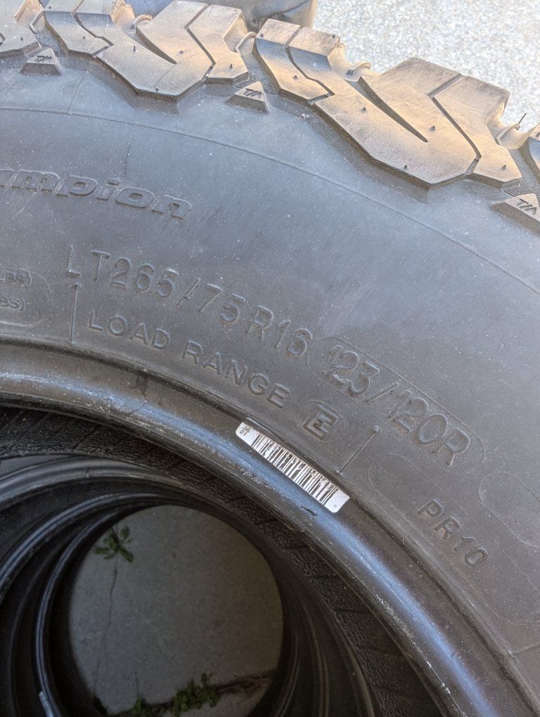BF Goodrich T/A K02 size LT265/75 R16