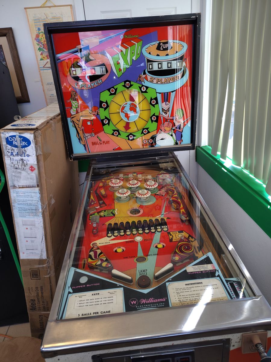 1969 Williams Pinball Machine Works Great