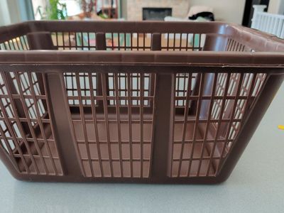 vtg Rubbermaid laundry clothes basket Chocolate Br