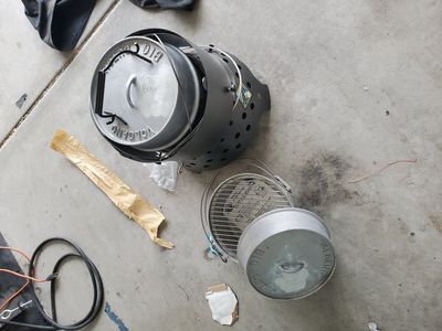 volcano set with 2 large aluminum Dutch ovens