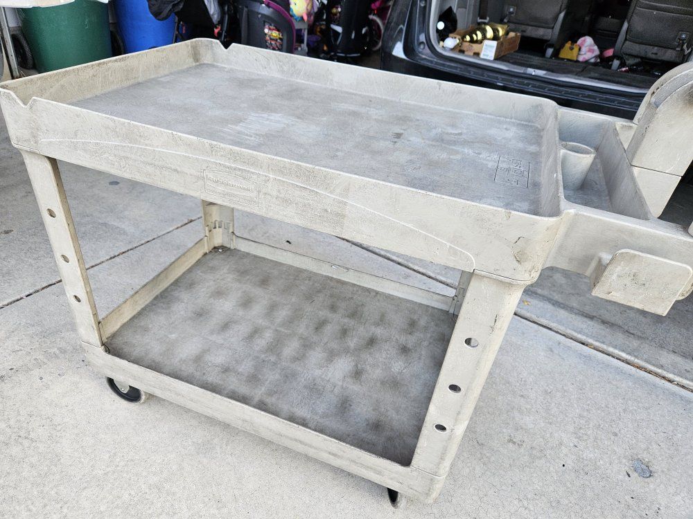 Rubbermaid Commercial Cart