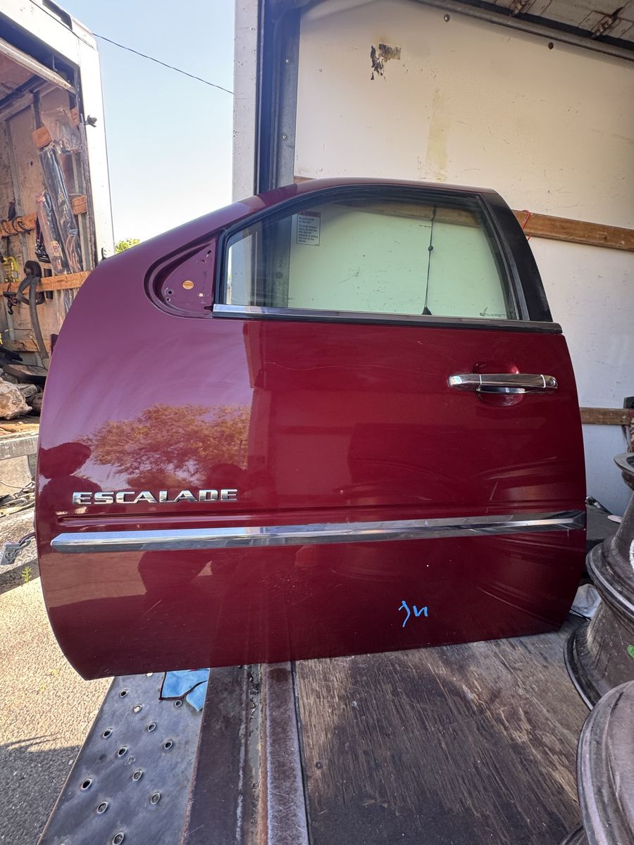 Cadillac Escalade driver door 2007-2014