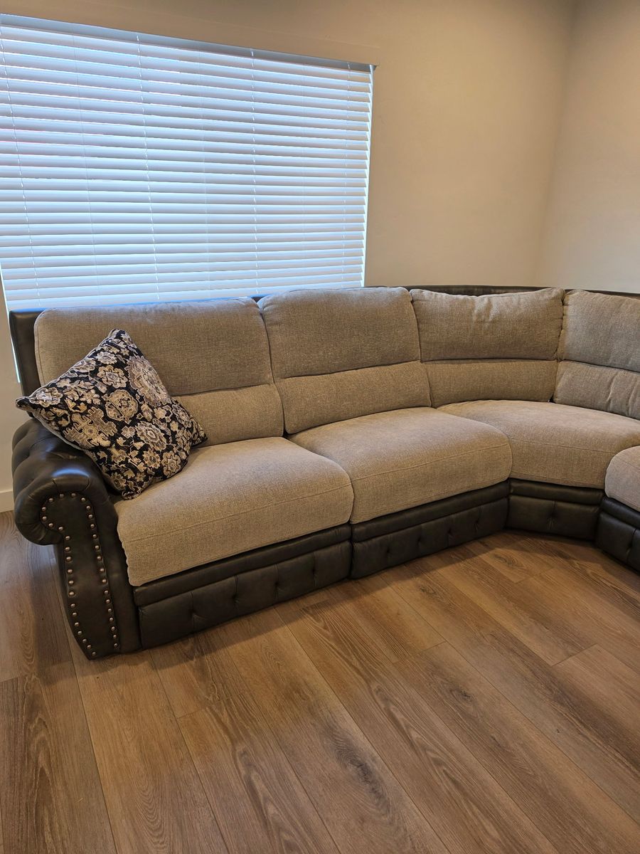 Sectional couch electric
