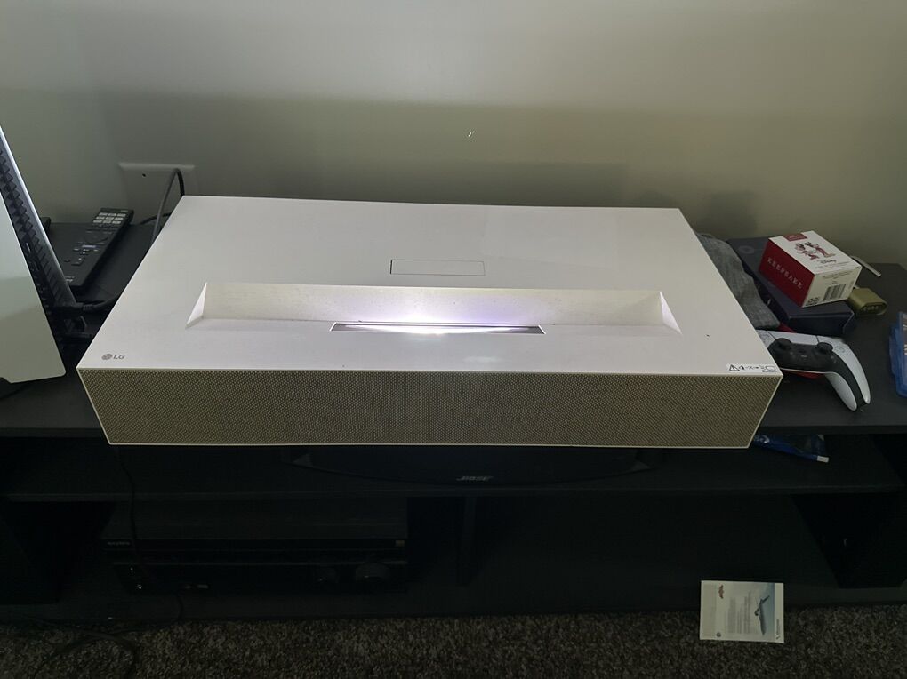 LG HU915QE Short Throw Projector