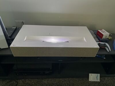 LG HU915QE Short Throw Projector