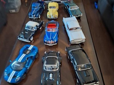 Lot of 13 Die-Cast Model Cars Trucks & Hot Rods 1:18 Scale & Larger Maisto Bburago. cash only.