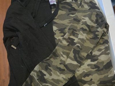 No Boundaries Girls Split Camo/Black Hoodie - Size L (11-13)