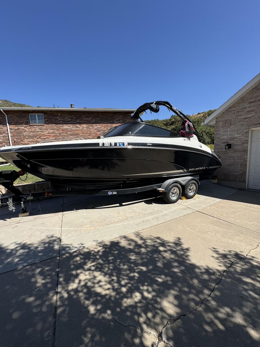 2015 Yamaha 242 Limited S - Jet boat - surf