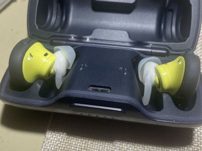 EAR BUDS. BOSE