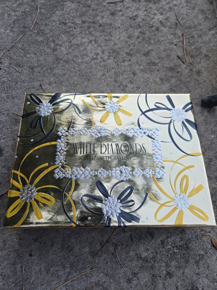 Elizabeth Taylor White Diamonds Fragrance Gift Set - Eau de Toilette Spray 3.3oz & Body Lotion New!