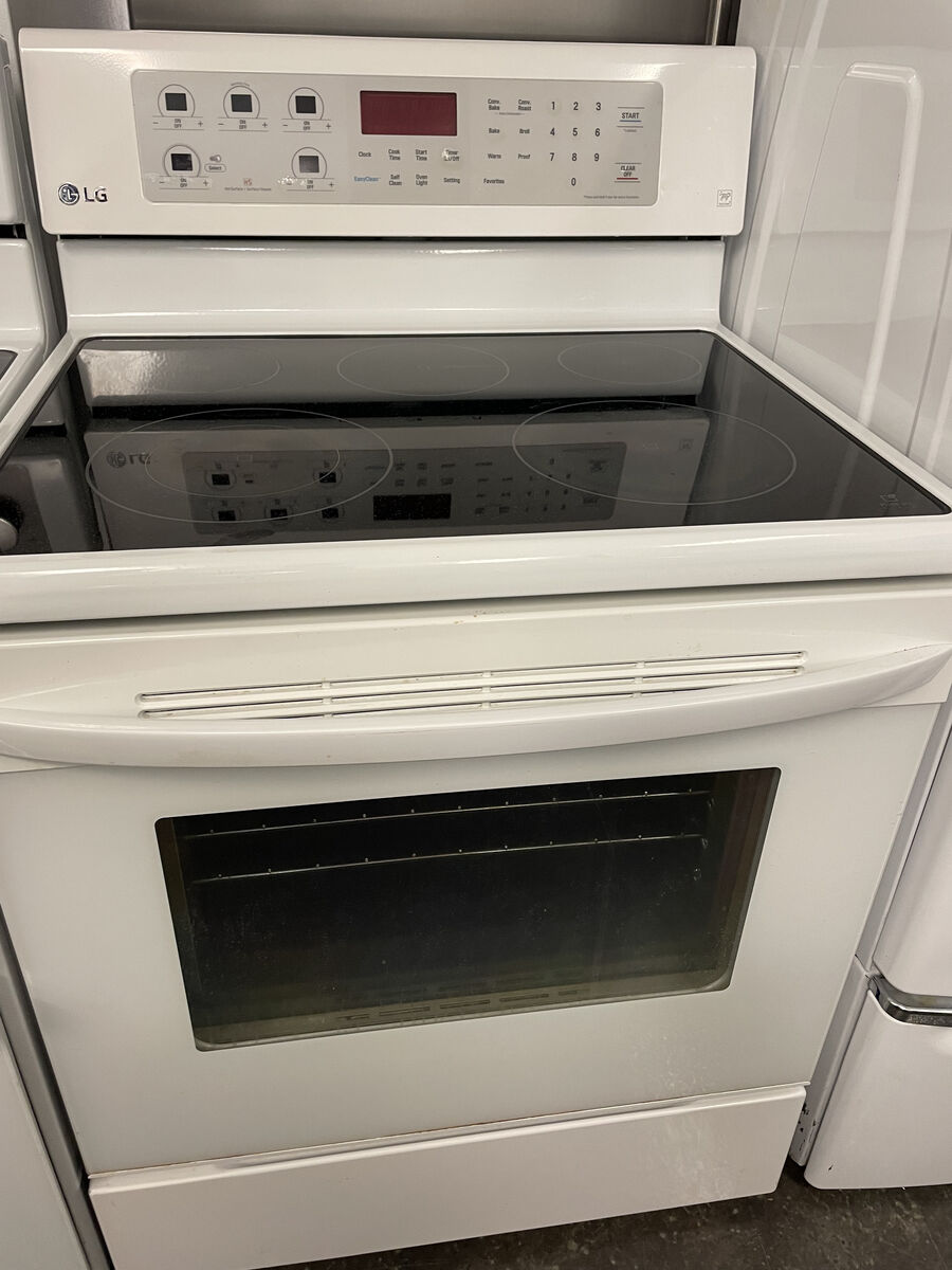 Beautiful LG White Electric Range, With 5 Burners and Convection Oven, & Warranty!