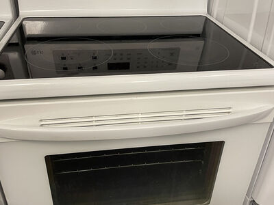 Beautiful LG White Electric Range, With 5 Burners and Convection Oven, & Warranty!