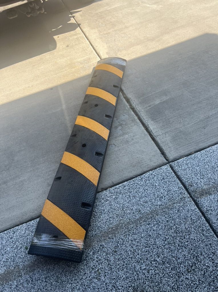 2 Heavy Duty 6 Ft Rubber Speed Bumps
