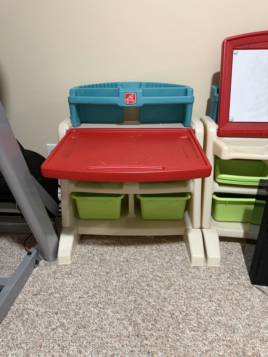 Kids desk