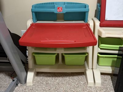Kids desk