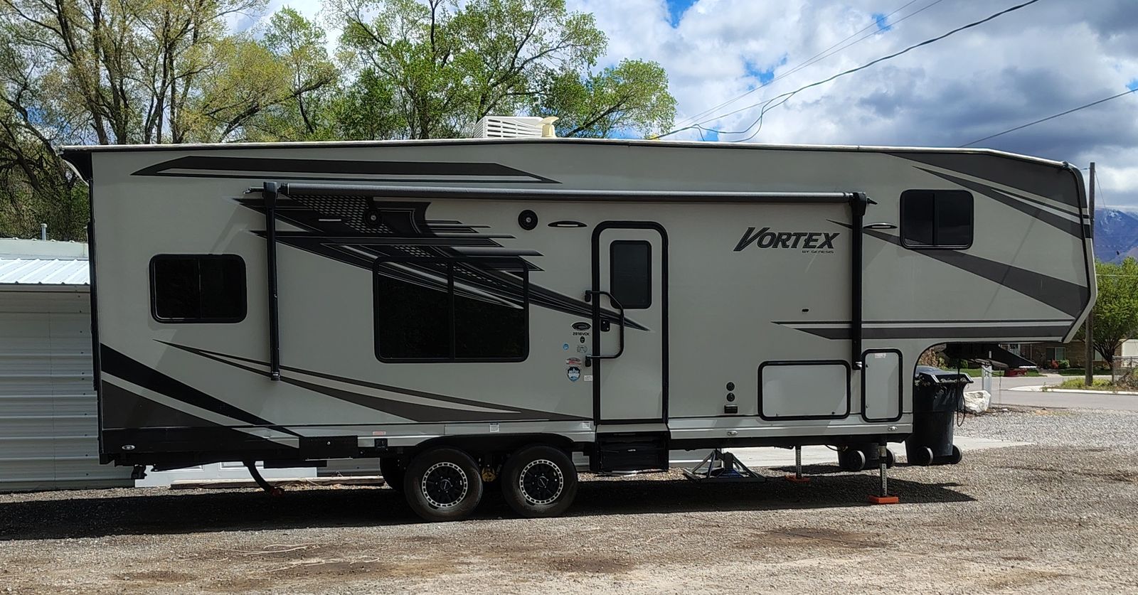 2023 VORTEX TOY HAULER 5TH WHEEL