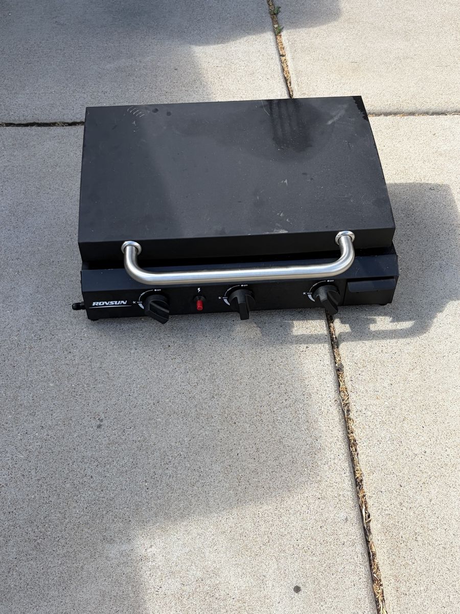 ROVSUN Portable Gas Griddle Grill, Black, 3 Burner, Camping BBQ