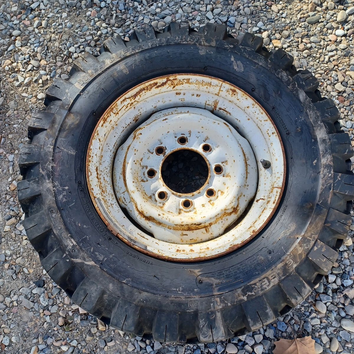 Truck Tire Rim, 16.5 inch, 8 Lug