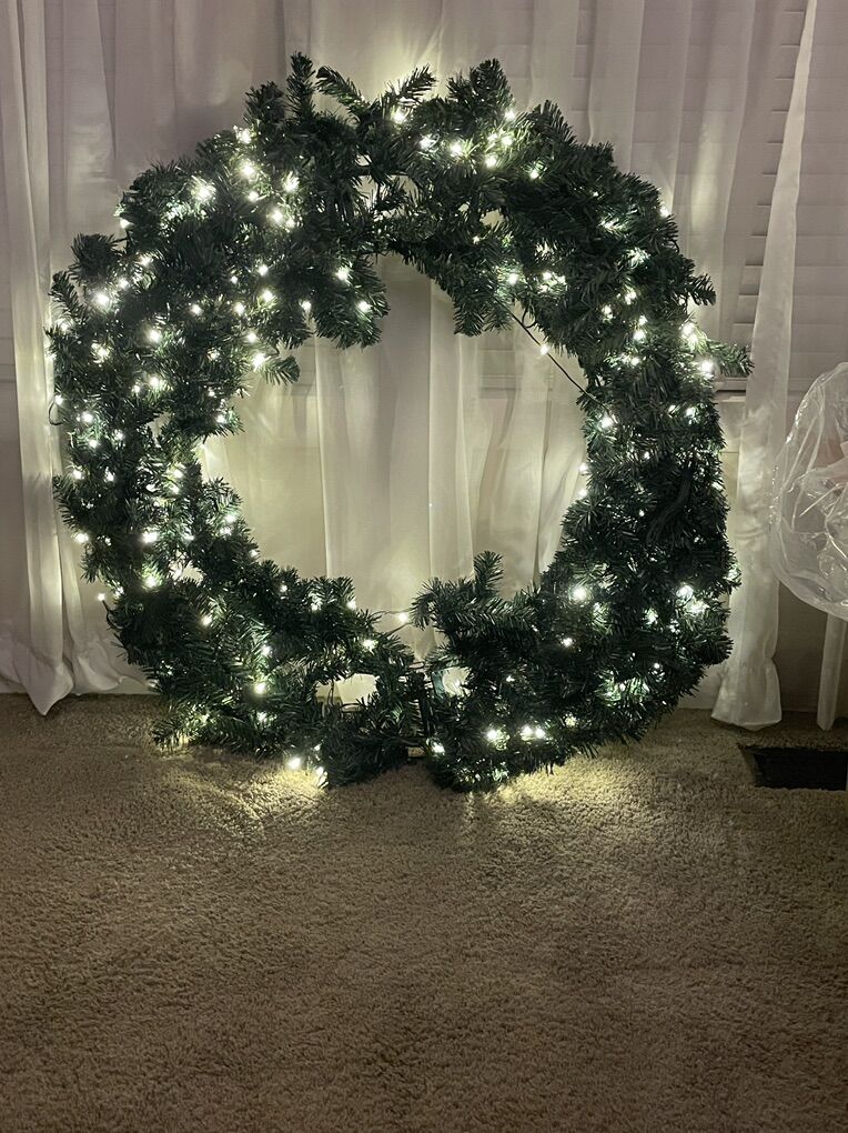 New 40 Inch Lighted Wreath