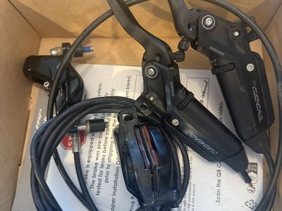 Sram Code Silver Stealth brakes + 200mm HS2 Rotors