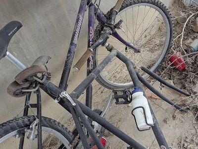 Bikes + Scooter / Left Behind By Roomates. Pay Whatever You think is a fair price.