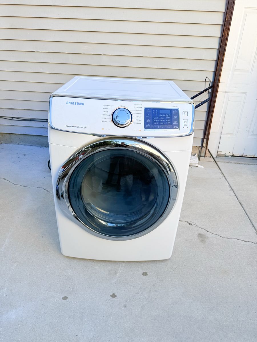 Samsung Front Load Electric Dryer with Steam Moisture Sensor - White