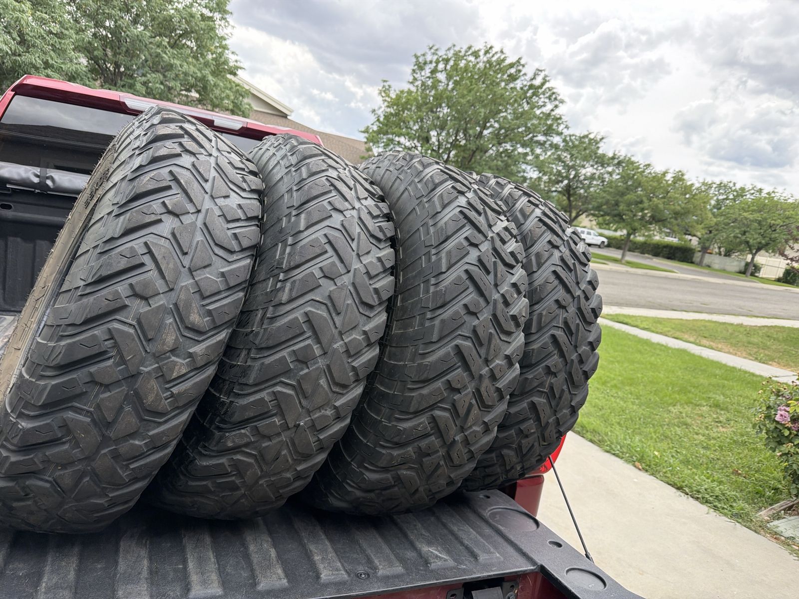Set of 4  32/15 Gripper R/T All-Terrain tires