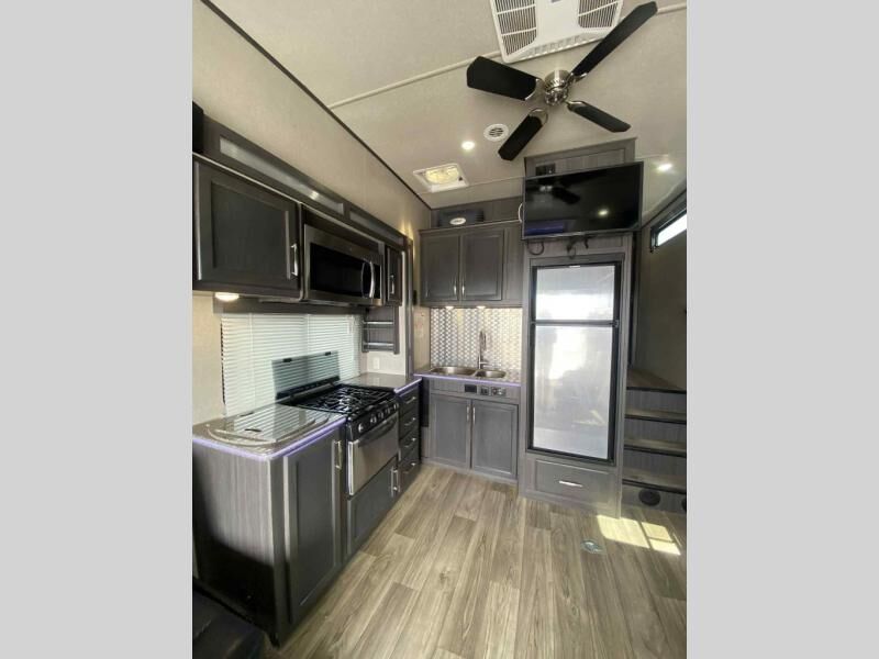 Used 2019 Genesis Supreme Loaded Up (34 GSXL)