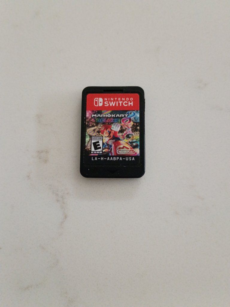 Mario Kart 8 Deluxe Nintendo Switch Game with Case