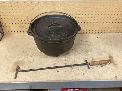 Camp oven and lifting tool