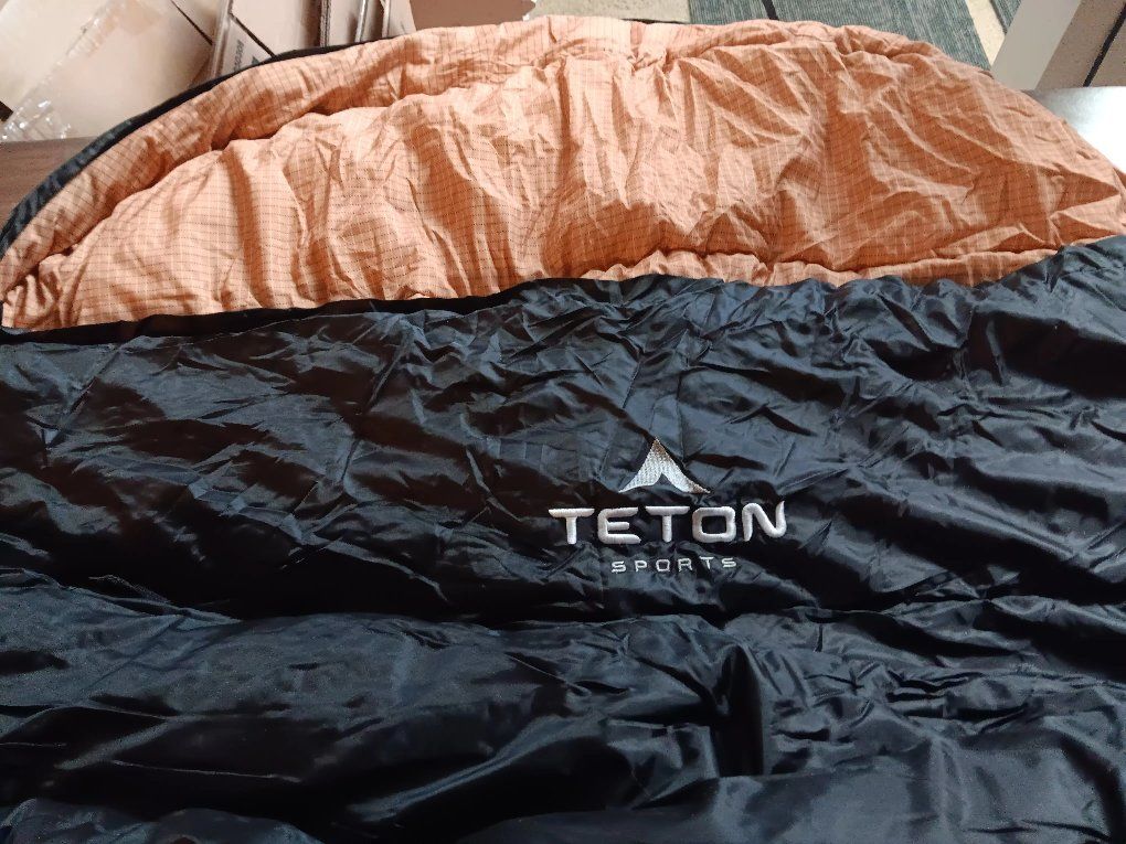 2 Teton Sleeping Bags