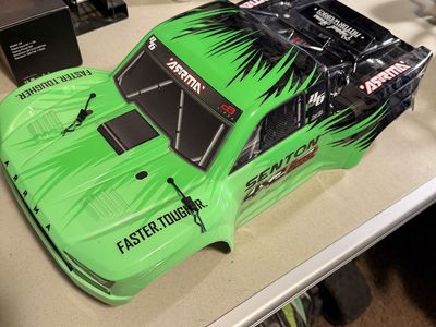 Arrma Senton 1/10 Black / Green Body