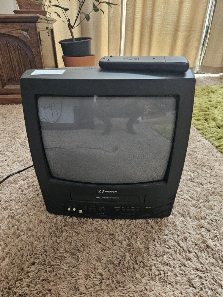 Emerson 13" TV VCR Combo with Remote - Classic CRT Television