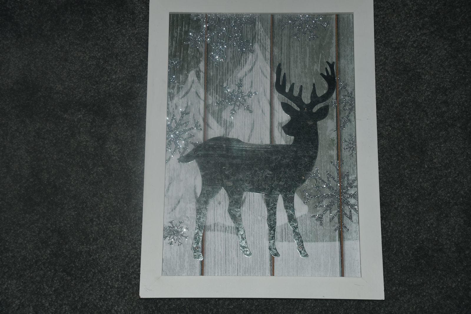 PRETTY REINDEER PICTURE ~ GALVANIZED METAL REINDEER ~ SPARKLY SNOWFLAKES ~ 11" x 15" ~ WHITE FRAME ~ WINTER ~ CHRISTMAS