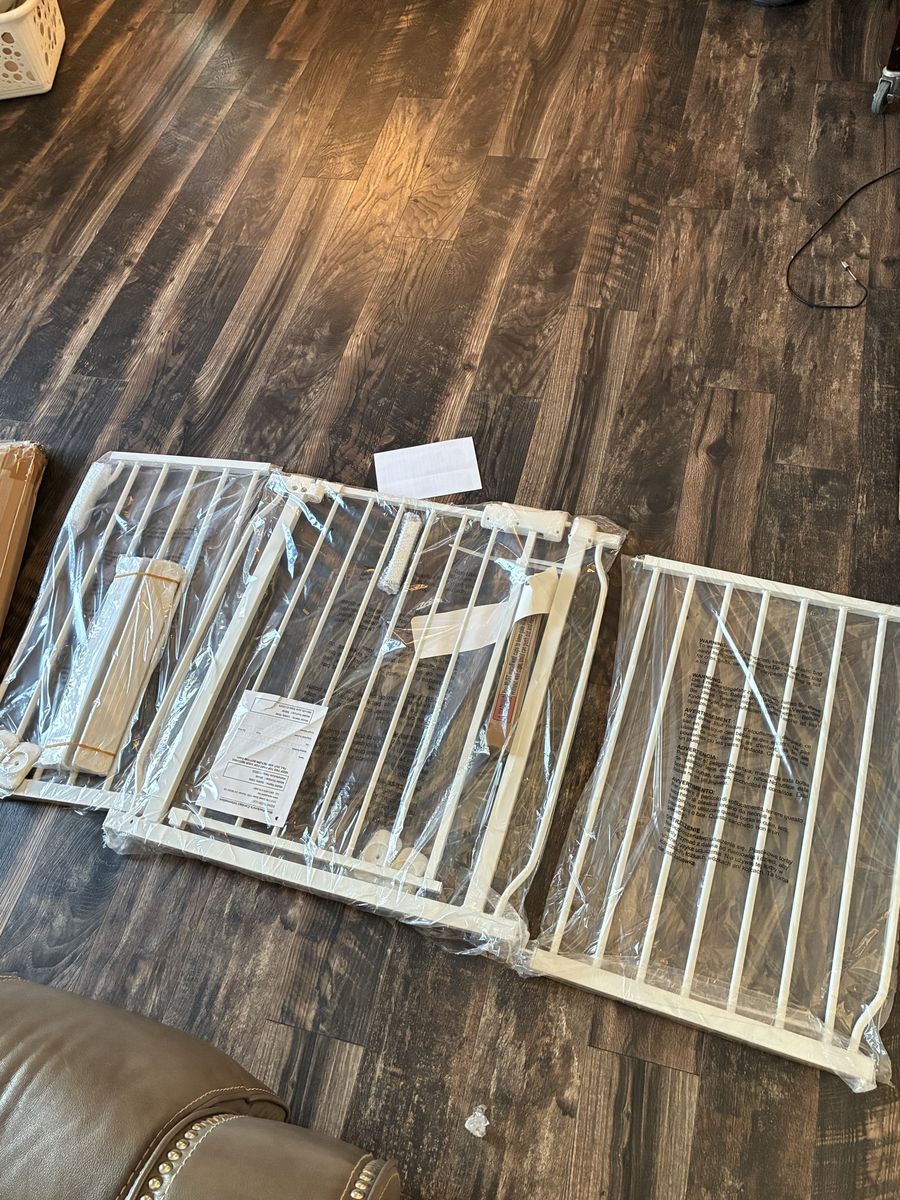 Extra wide gate