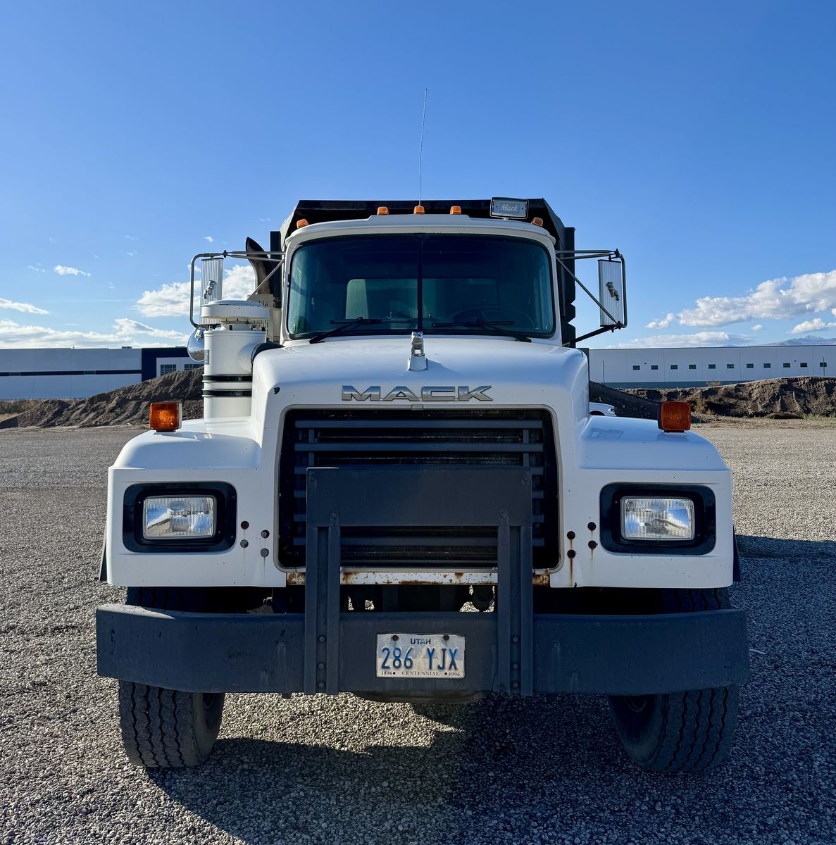 1995 600RD6 Mack Dump Truck Rock Bed liner