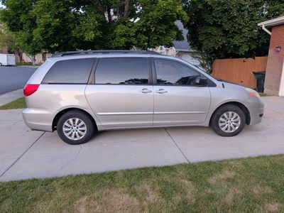2008 Toyota Sienna LE 8 Passenger