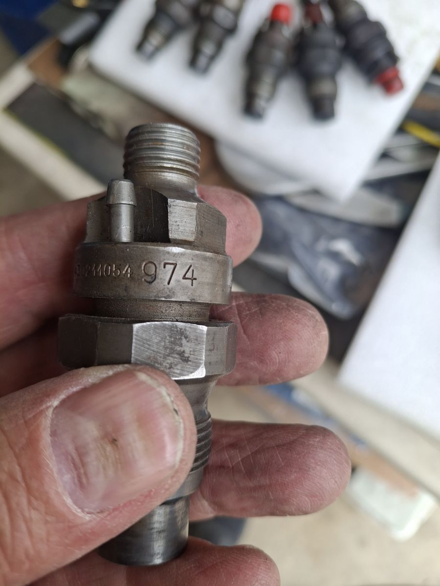 Bosch diesel injectors - 974