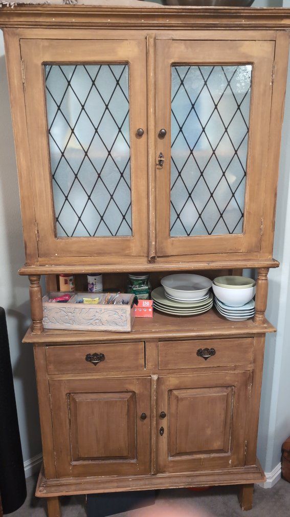 Hutch with lock, send me an offer.