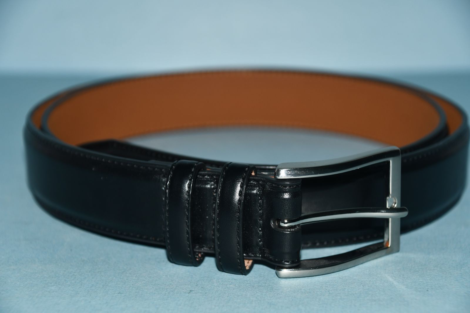 MEN'S BLACK LEATHER BELT ~ SIZE 44 ~ BELT WIDTH 1.25" ~ SILVER HARDWARE