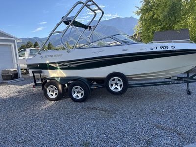 2001 Four Winns boat