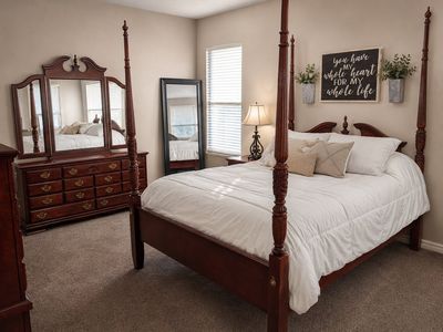 Beautiful 5-Piece Solid Cherry Queen Four Poster Bedroom Set – Great Condition