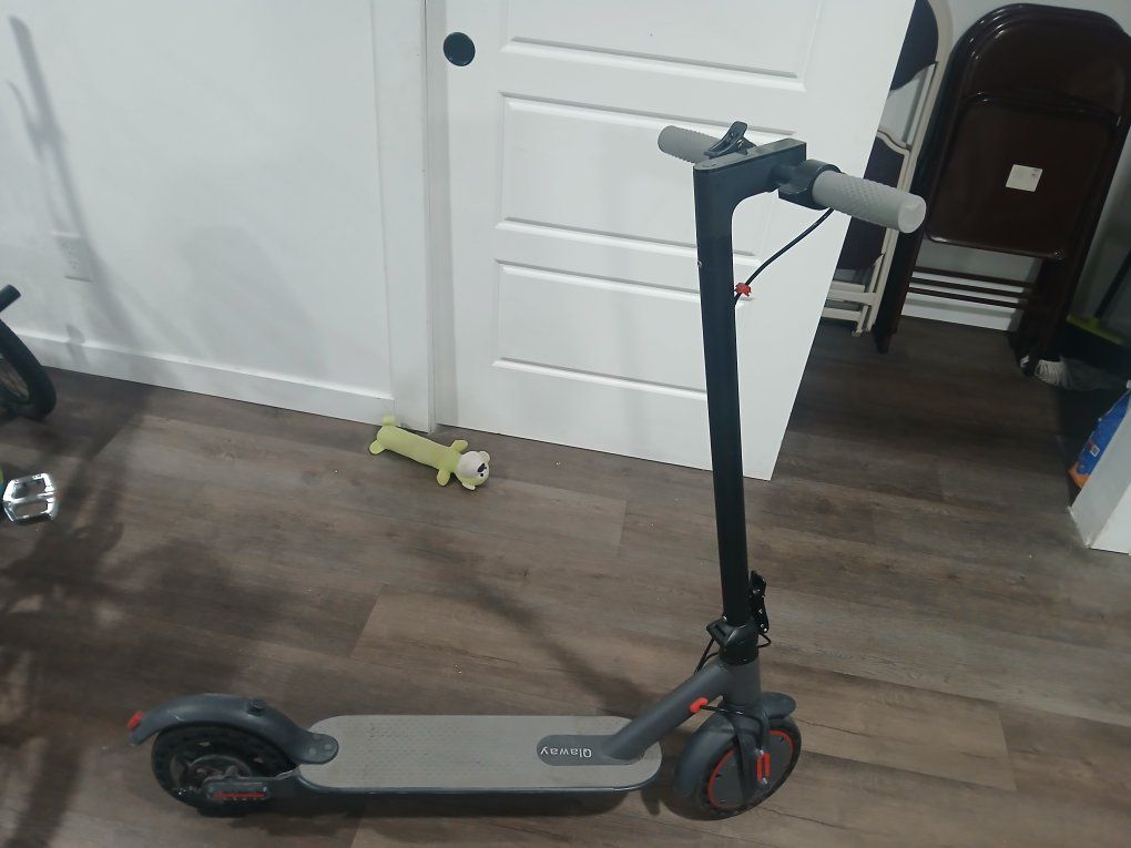 OLAWAY Electric Scooter, Foldable Commuter Scooter, Adult & Teen E-Scooter