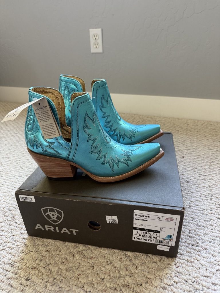 Ariat Women’s Dixon Blue Cowboy Boots, Size 8