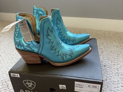 Ariat Women’s Dixon Blue Cowboy Boots, Size 8