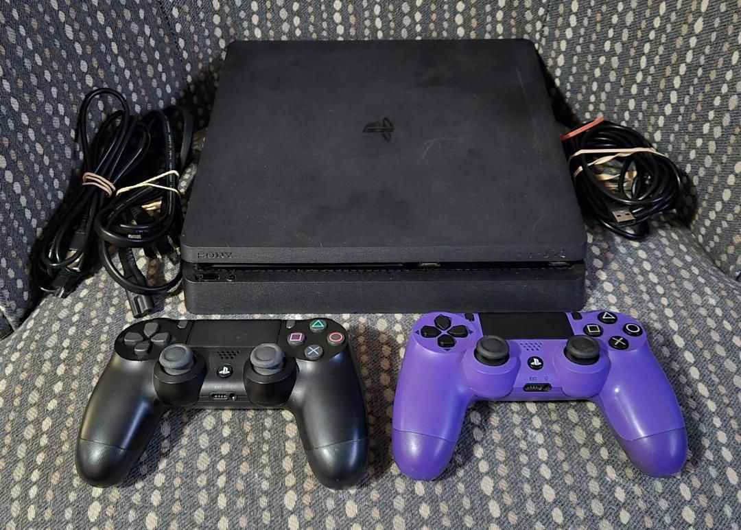 1tb Ps4 slim with 2 controllers! trades considered!