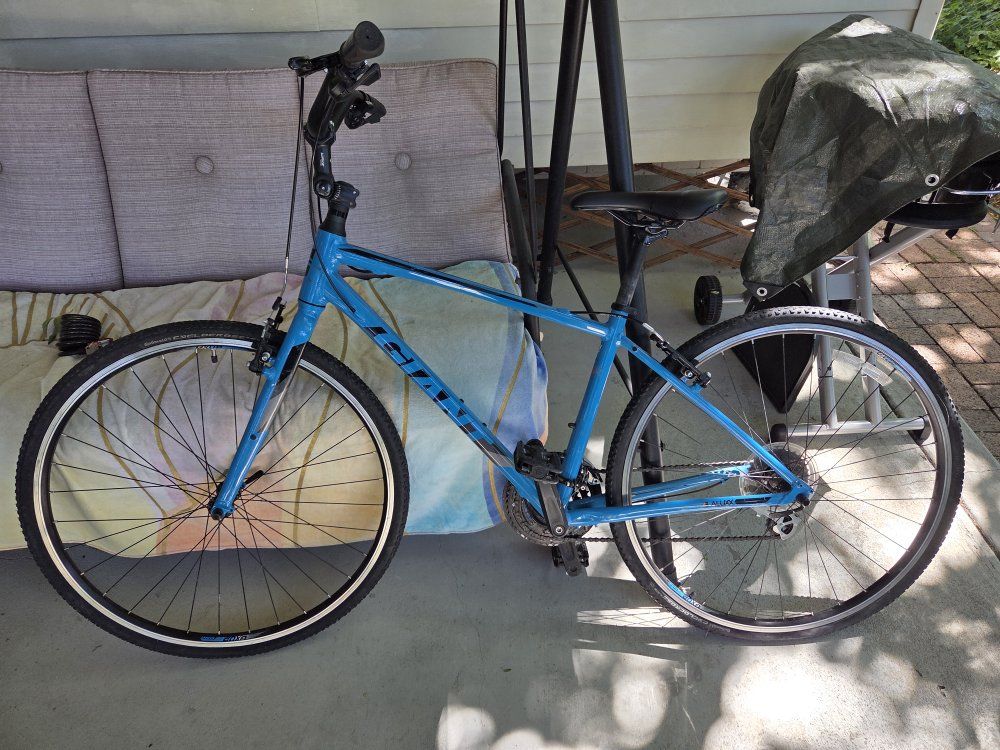 Giant City/Trekking Bicycle, Size S, Blue, Shimano Tourney Drivetrain, Wake Best Sports Stem