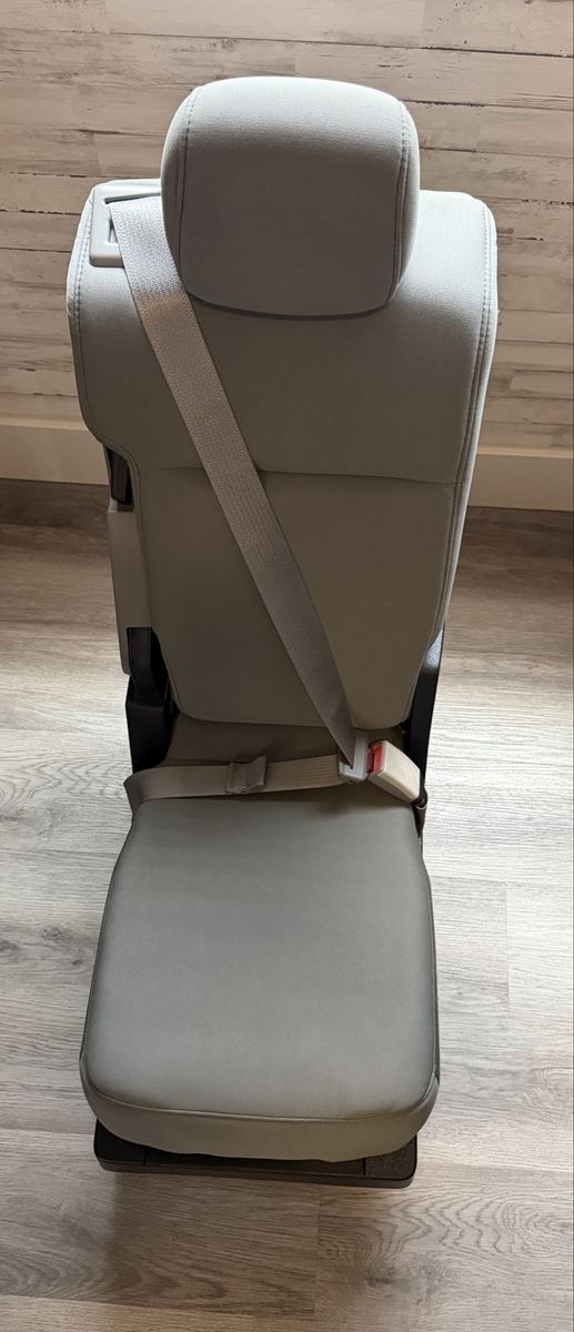 NTO 2017 Ford F250 Super Duty Crew Cab Center Console/ Jump Seat